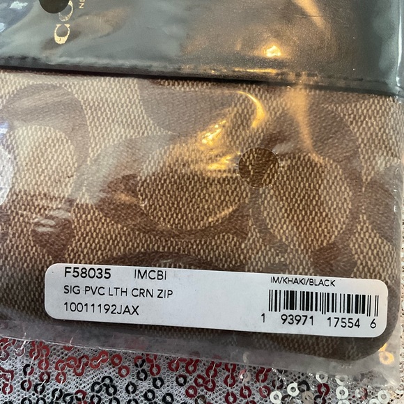 Coach signature Corner zip wristlet - Picture 4 of 8